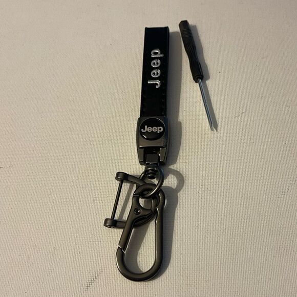 Jeep Logo Key Fob Keychain in Black Leather NWT - Picture 2 of 4
